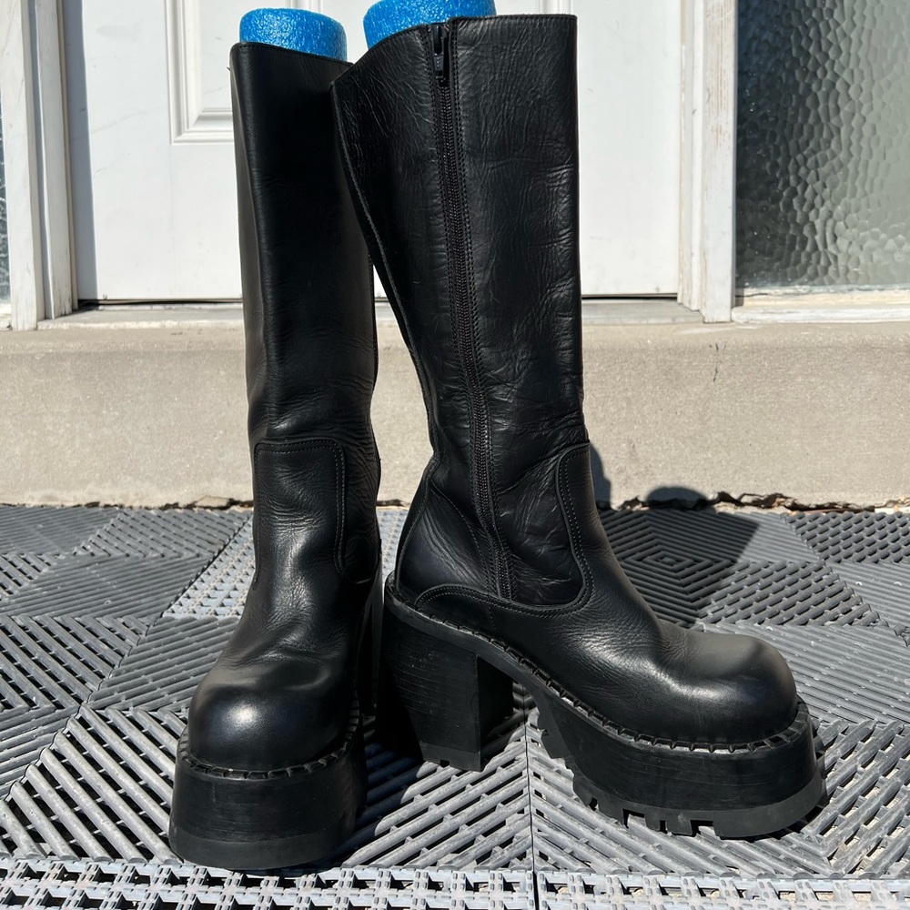 Vintage Destroy Black Platform Boots